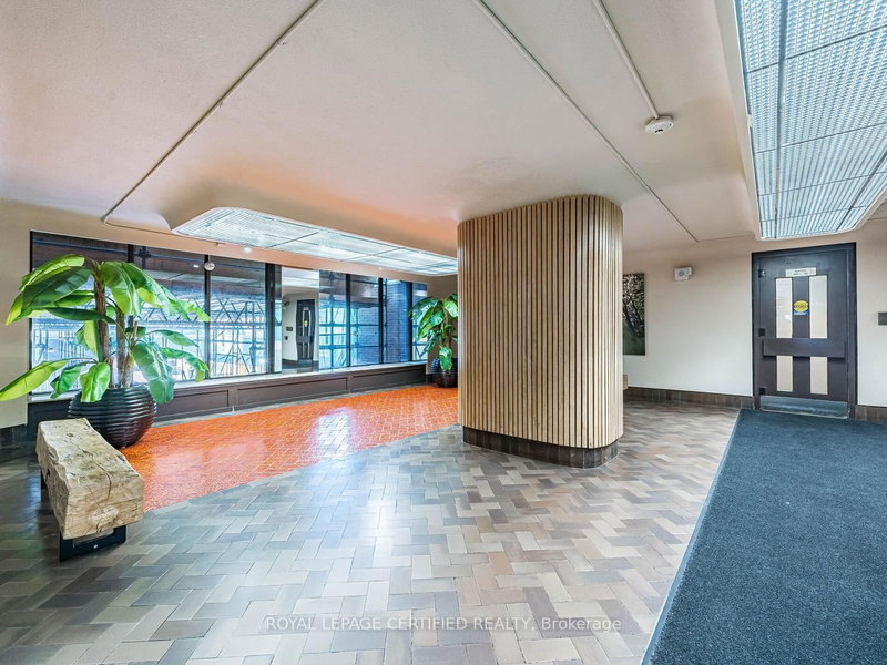 1208 - 1 Massey Square