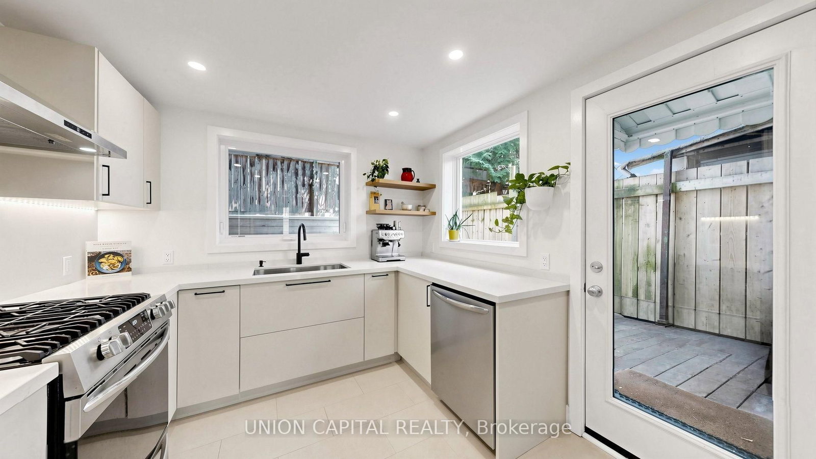 944 Dundas Street E • Toronto, ON photo 11