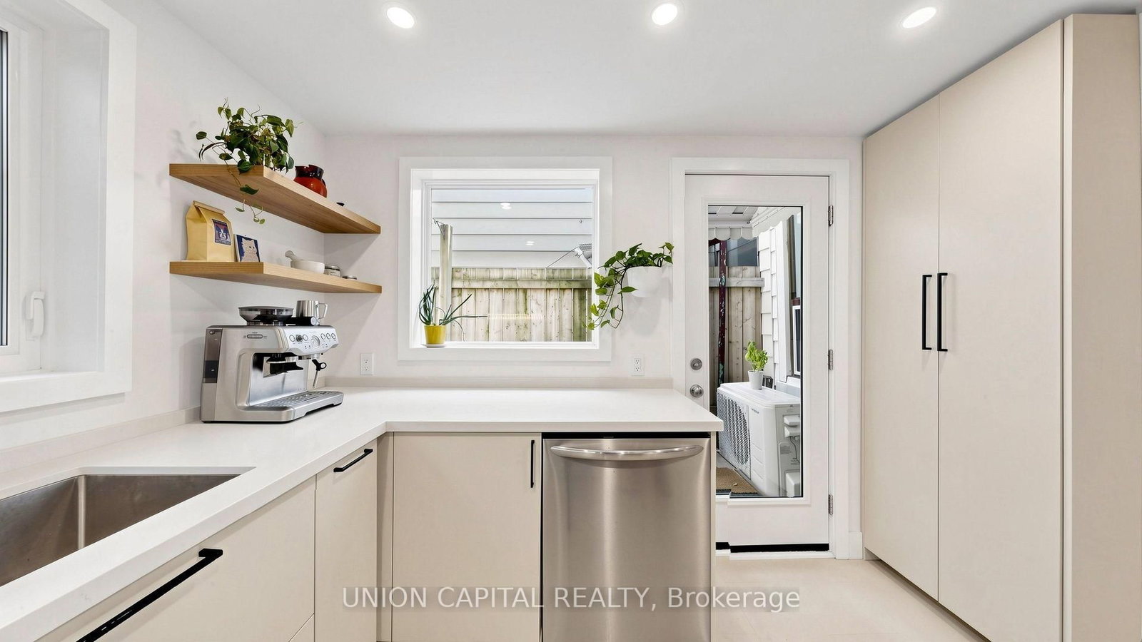 944 Dundas Street E • Toronto, ON photo 15
