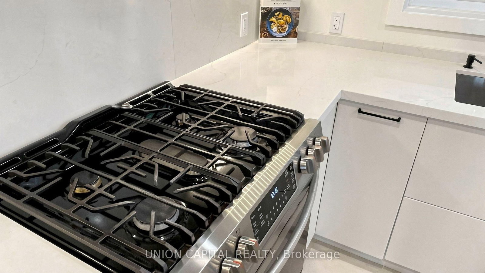 944 Dundas Street E • Toronto, ON photo 17