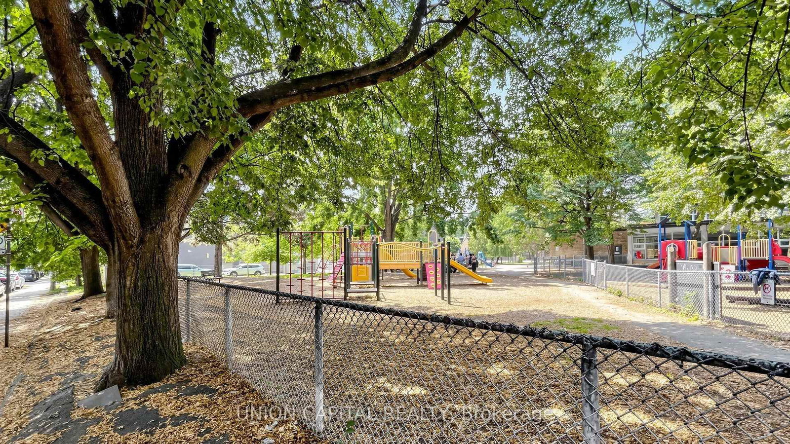 944 Dundas Street E • Toronto, ON photo 38
