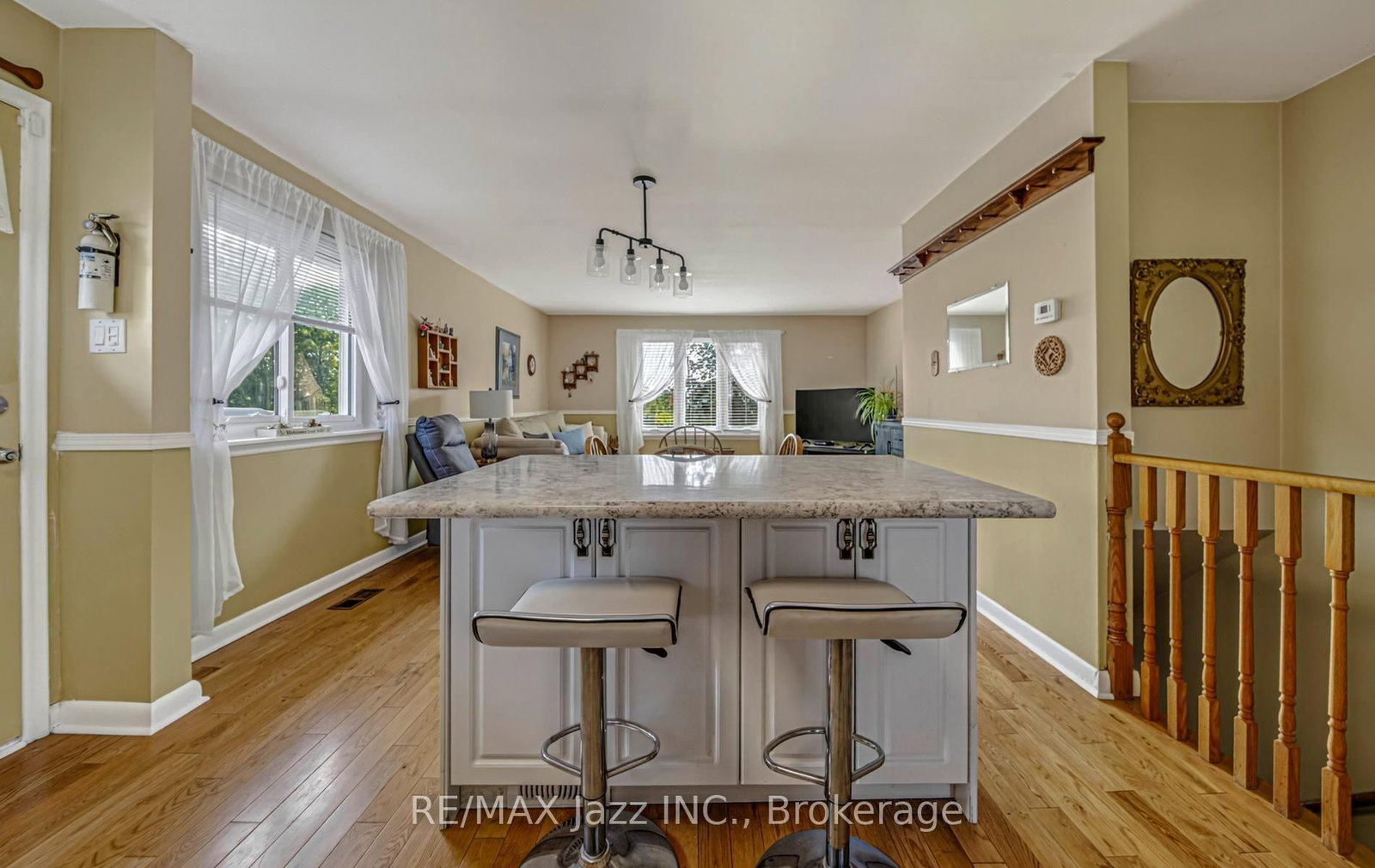 1481 Evangeline Drive • Oshawa, ON photo 4