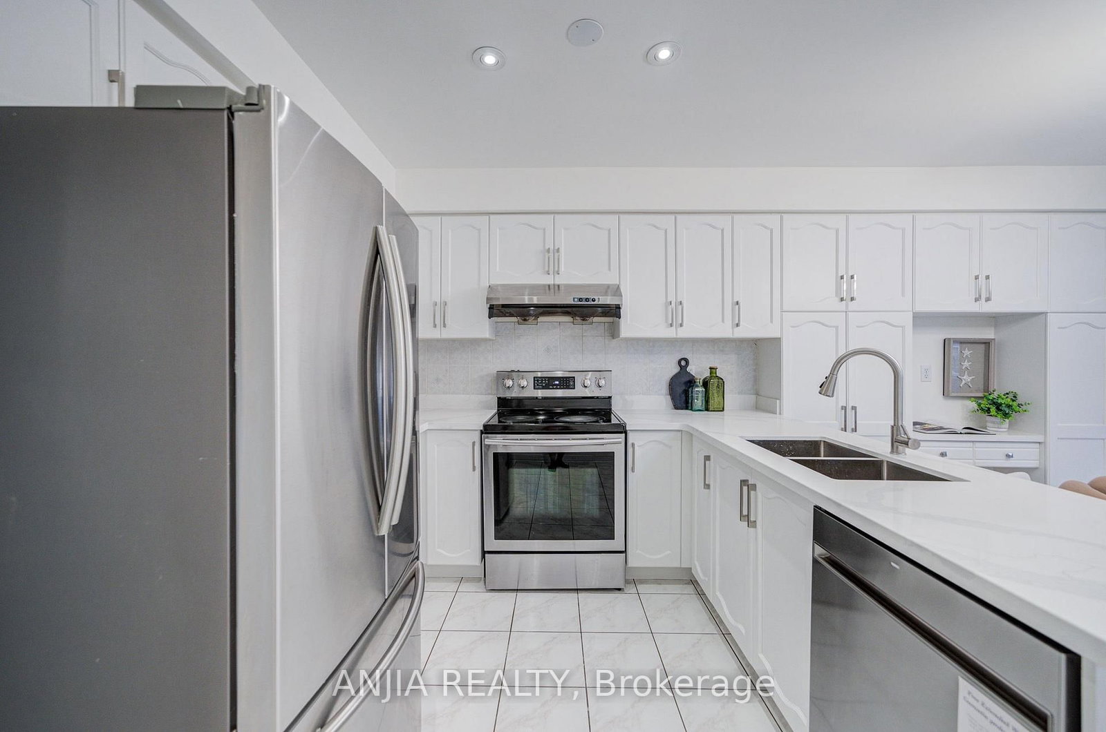 31 Shallowford Court • Toronto, ON photo 18