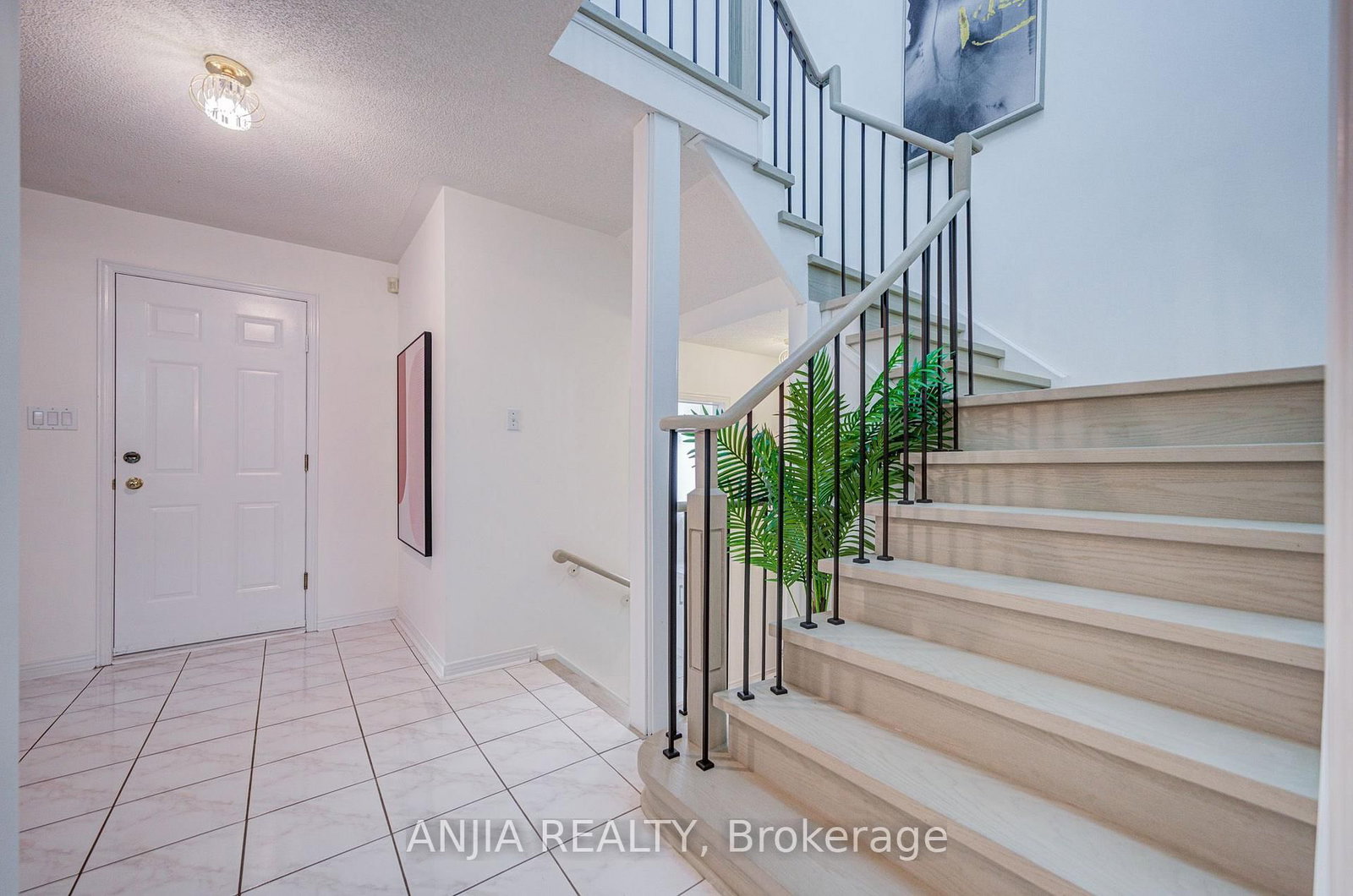 31 Shallowford Court • Toronto, ON photo 8