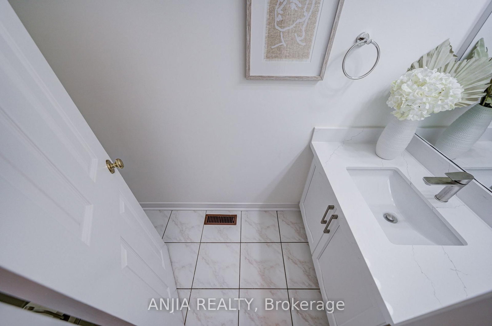 31 Shallowford Court • Toronto, ON photo 9