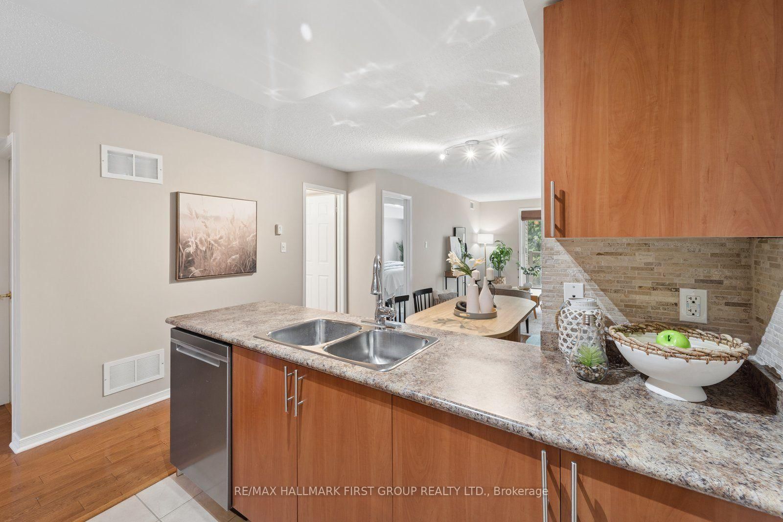 8 Petra Way • #2 • Whitby, ON photo 9