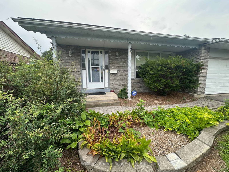 252 Keewatin Street S