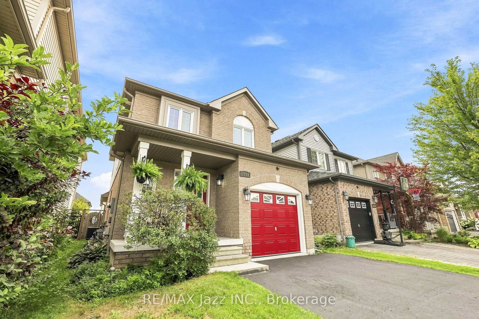 1333 Wadebridge Crescent • Oshawa, ON photo 2