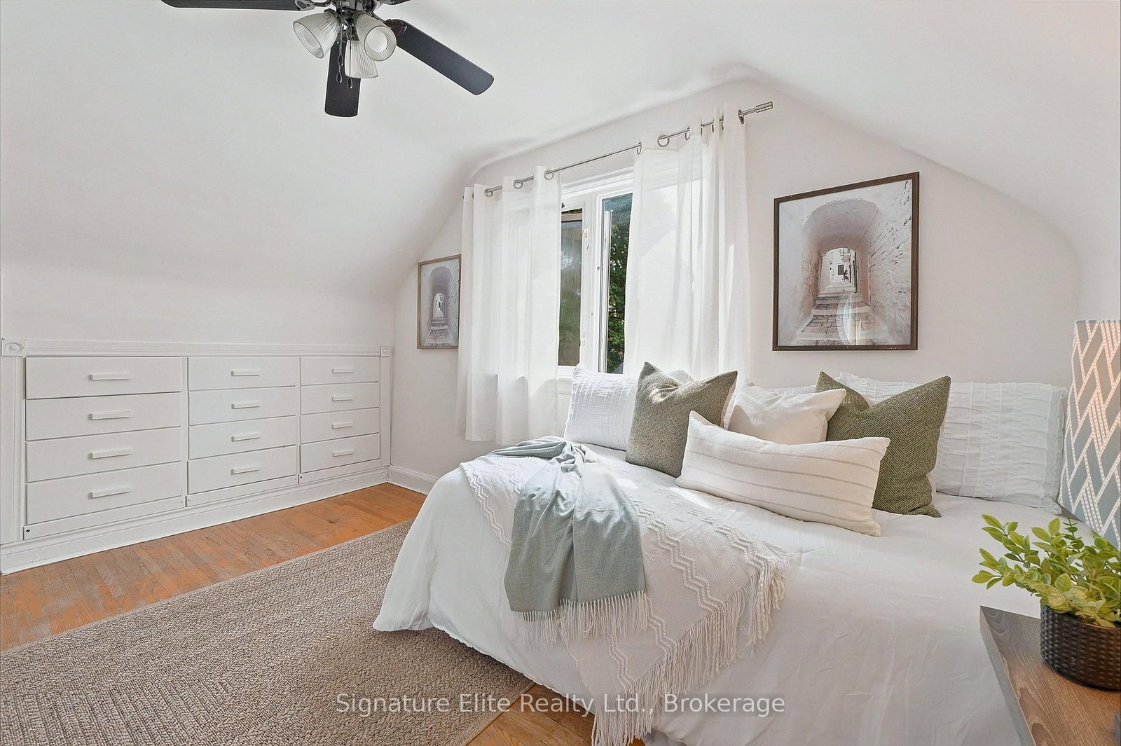 76 Harewood Avenue • Toronto, ON photo 21