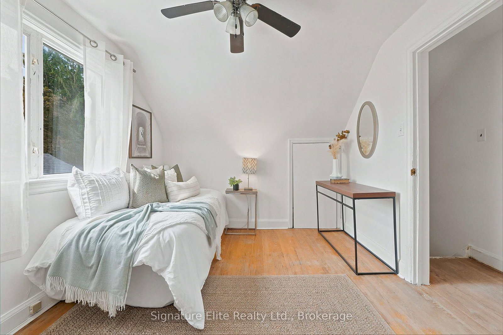 76 Harewood Avenue • Toronto, ON photo 22