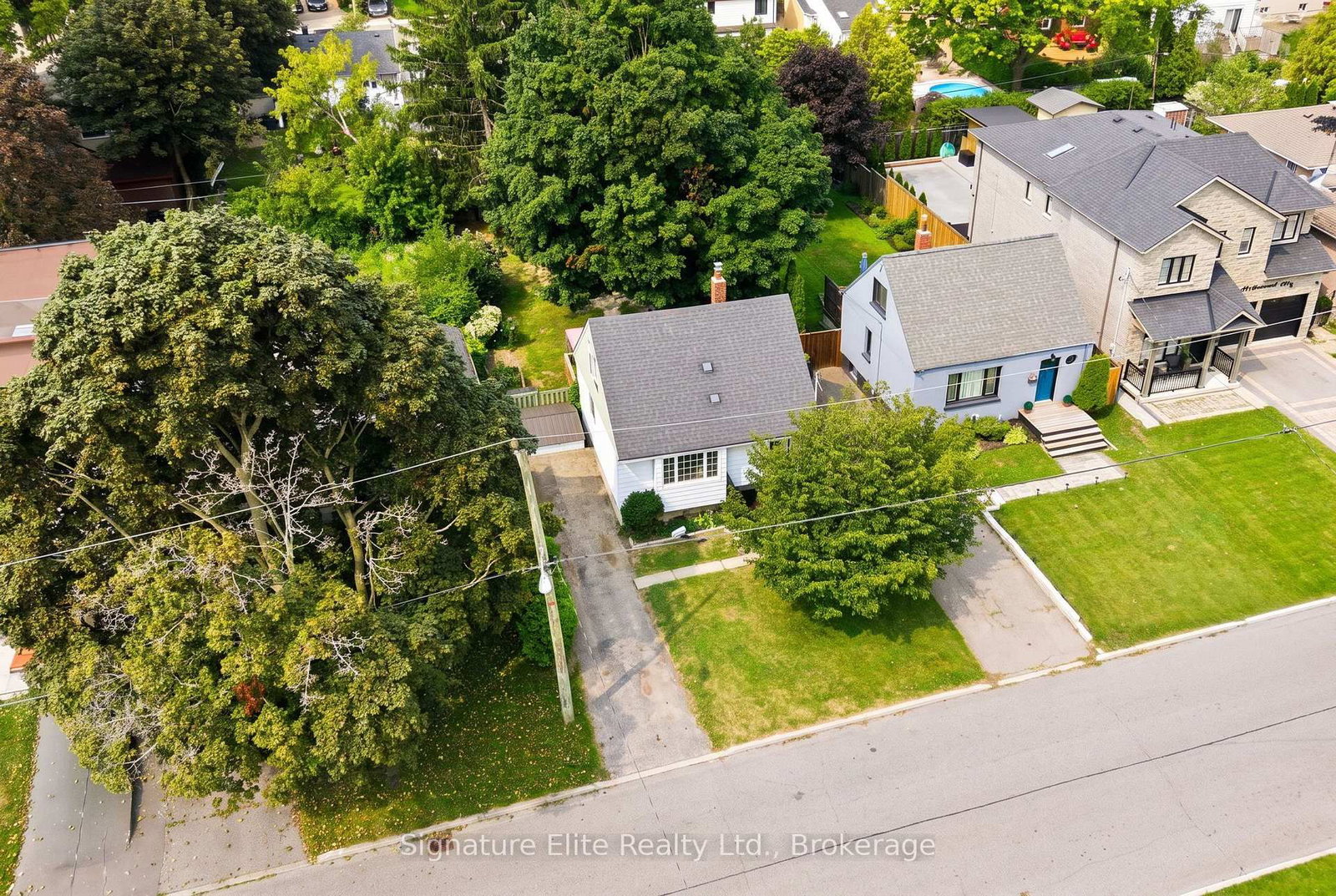 76 Harewood Avenue • Toronto, ON photo 33