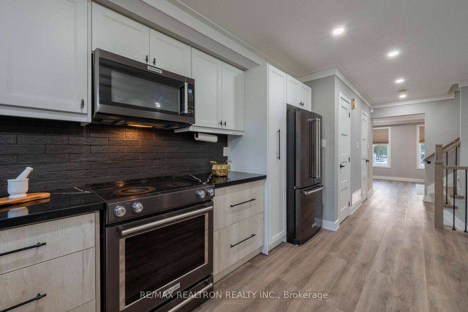 23 Pennefather Lane • Ajax, ON photo 10