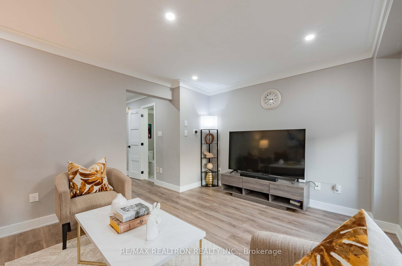 23 Pennefather Lane • Ajax, ON photo 6