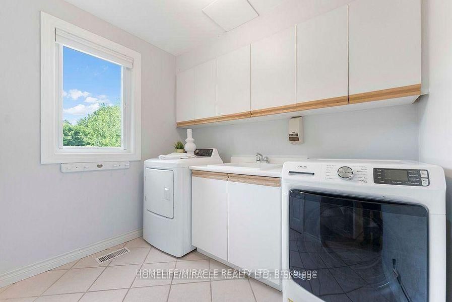 987 Copperfield Drive • Oshawa, ON photo 10