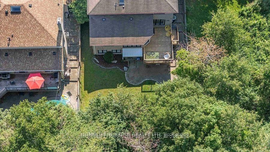987 Copperfield Drive • Oshawa, ON photo 3