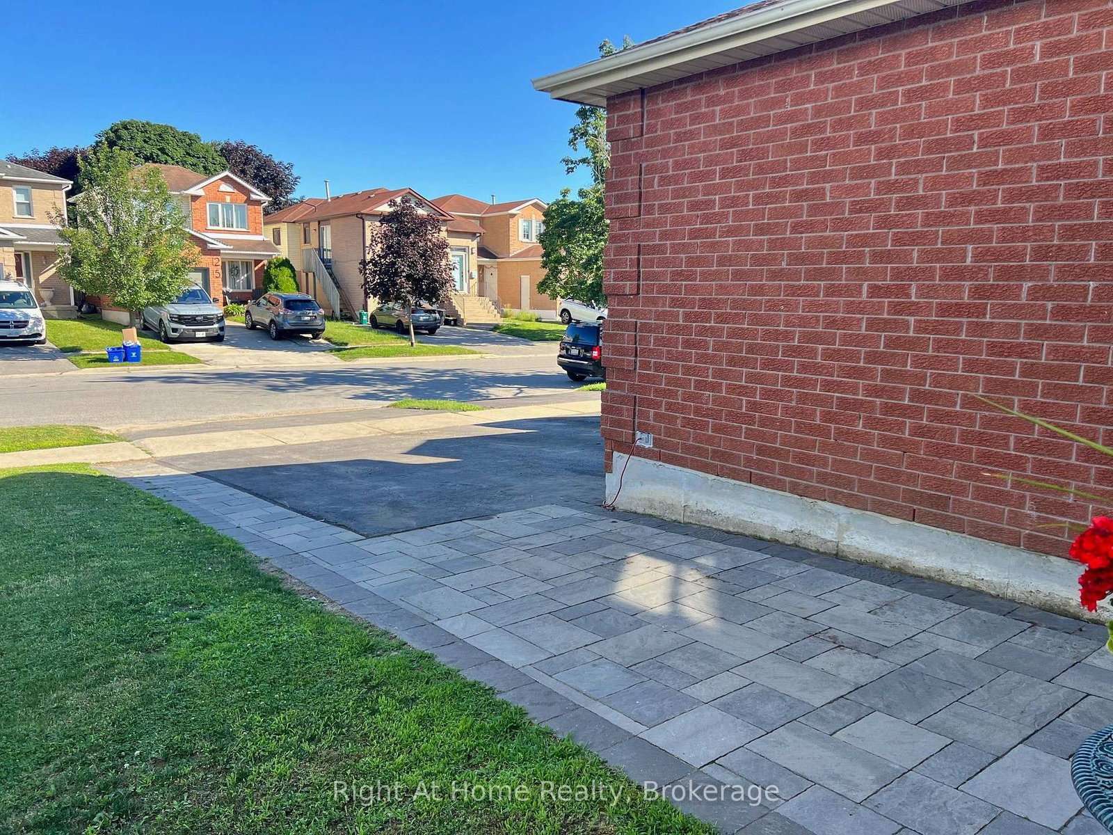 26 Moyse Drive • Clarington, ON photo 3