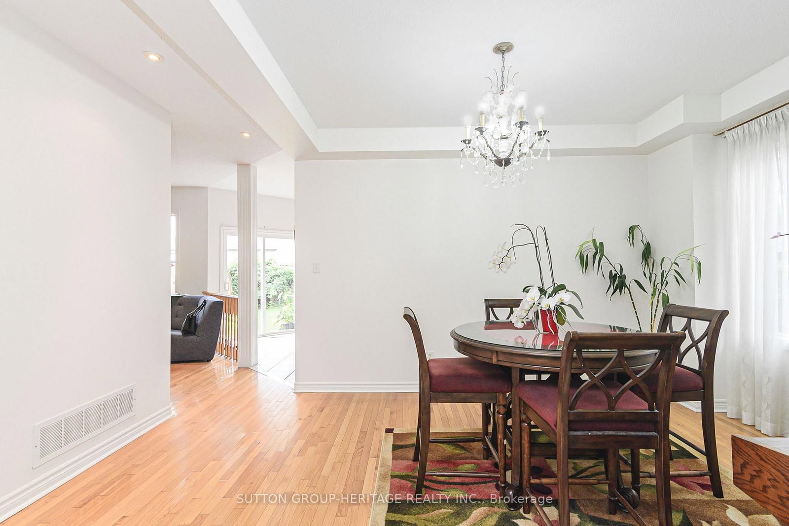 4 Divine Drive • Whitby, ON photo 12