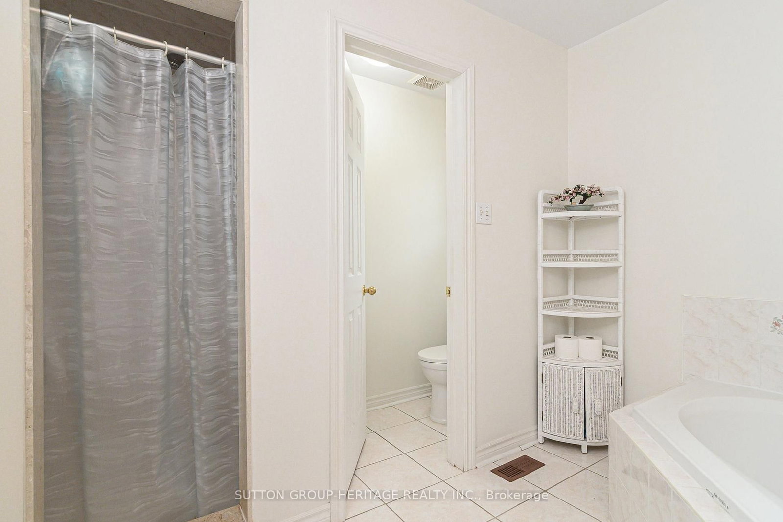4 Divine Drive • Whitby, ON photo 39