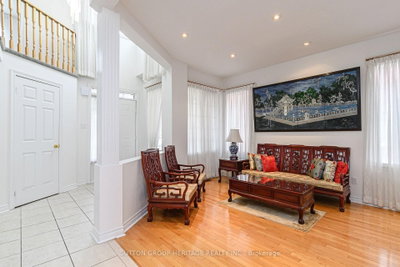 4 Divine Drive • Whitby, ON photo 6