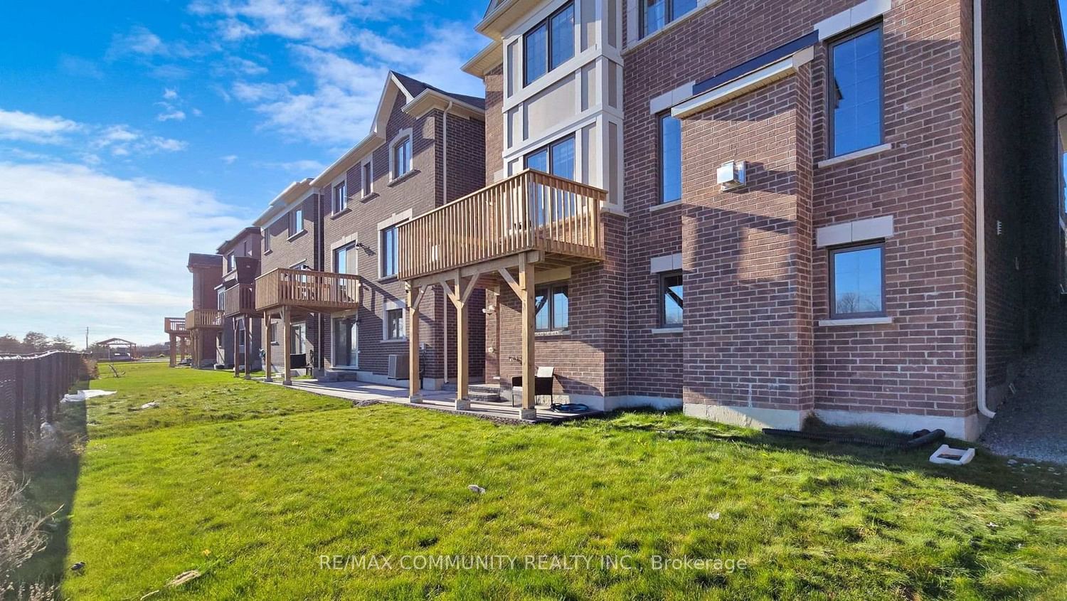 3279 Turnstone Boulevard • Pickering, ON photo 37