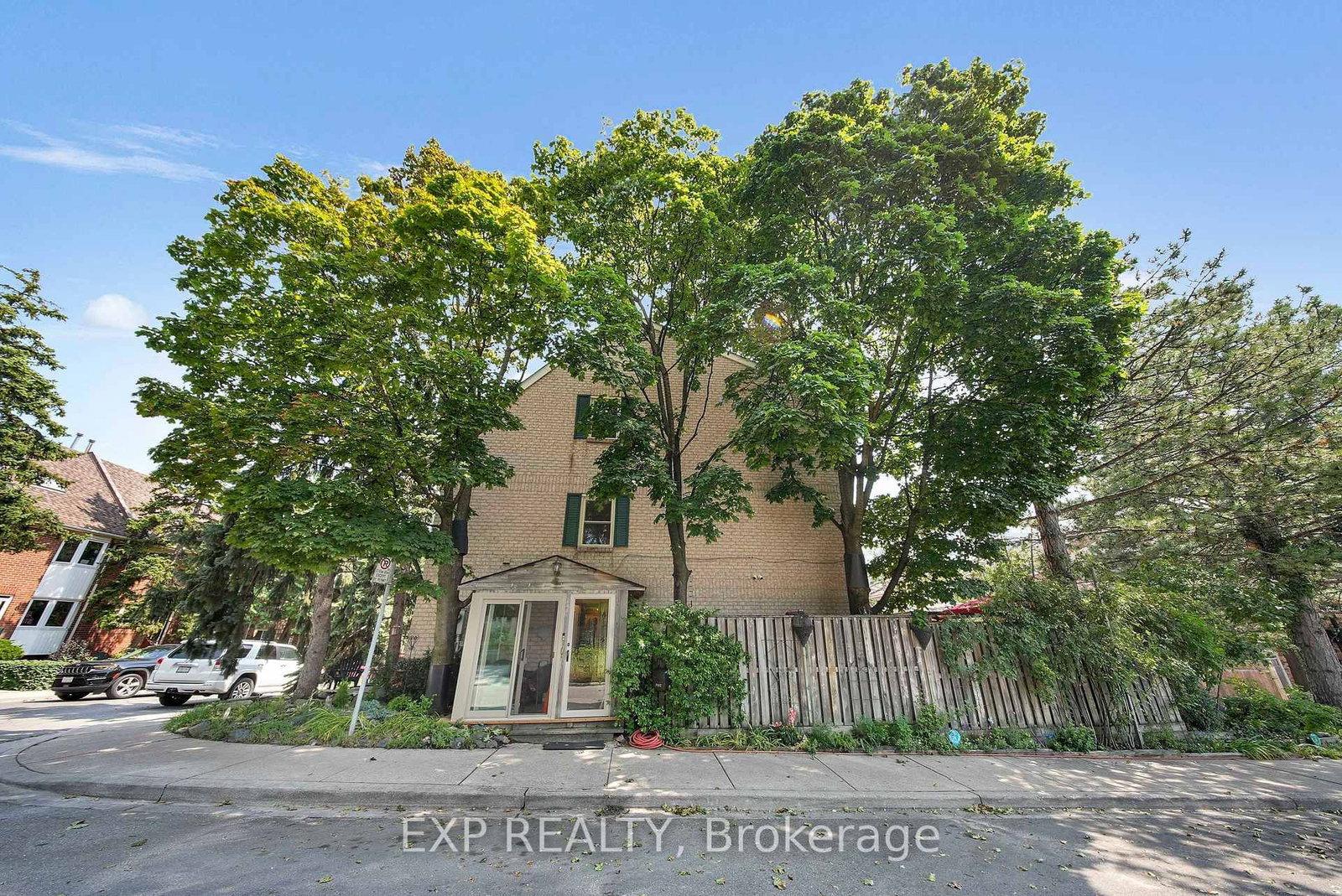 1 Quarry Court • Toronto, ON photo 2