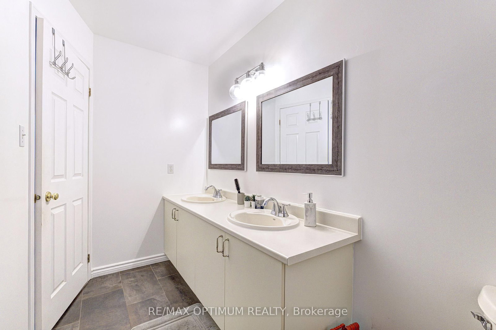 11 Murkar Crescent • Whitby, ON photo 32