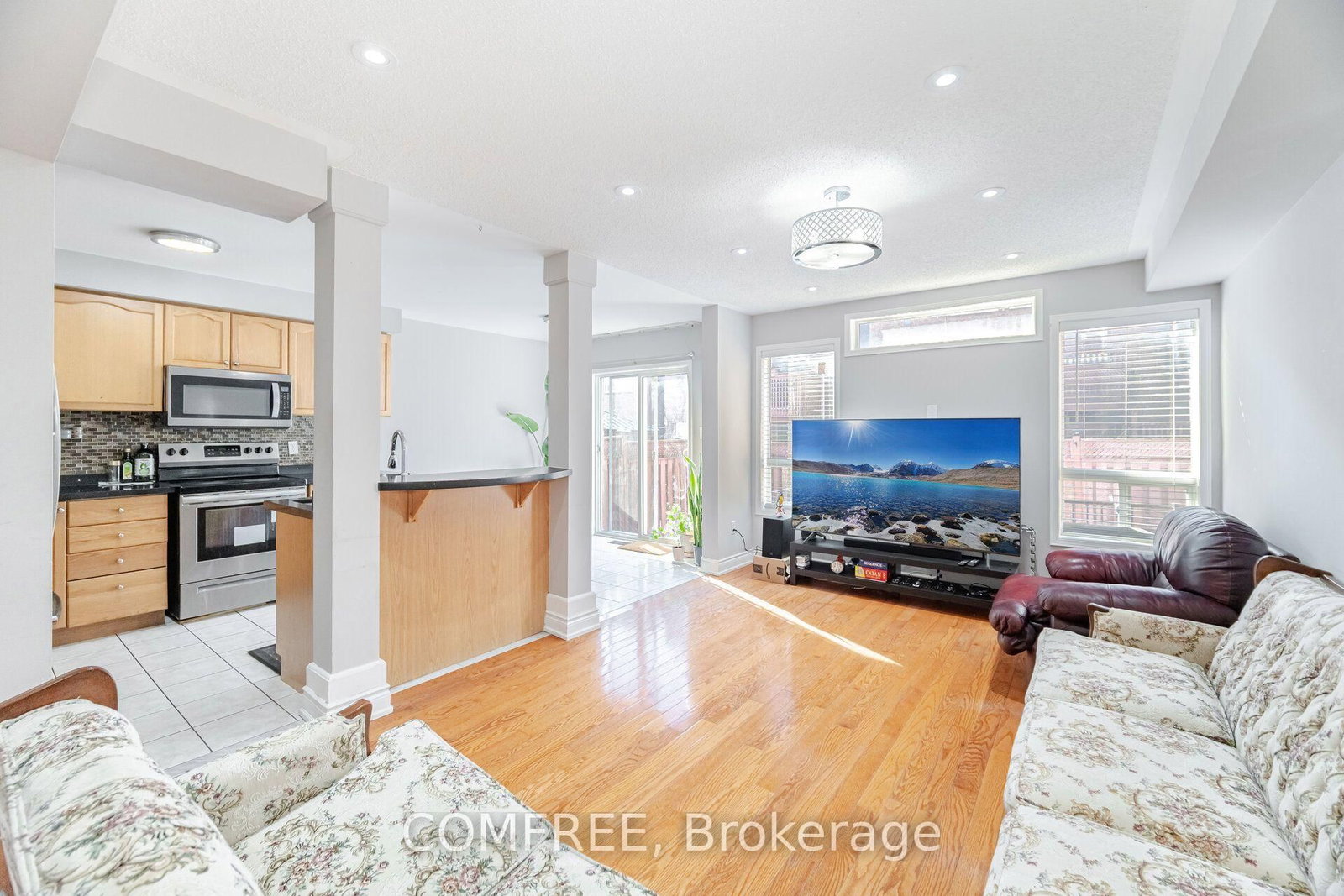 81 Vessel Crescent • Toronto, ON photo 8