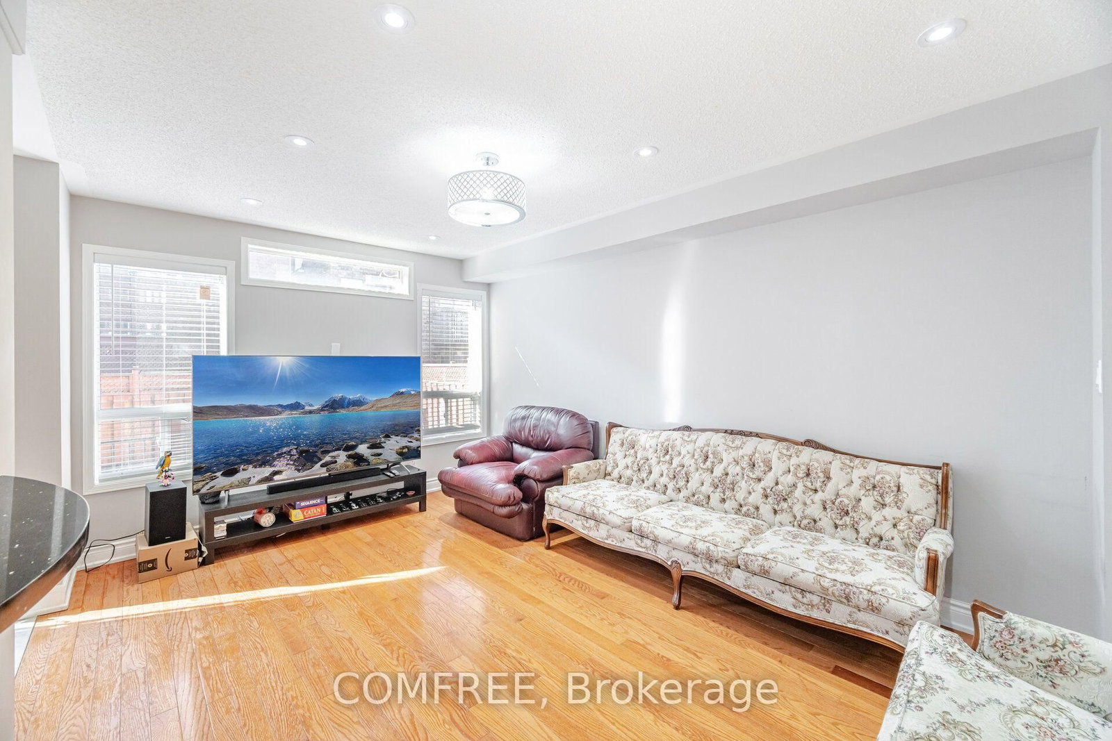 81 Vessel Crescent • Toronto, ON photo 9