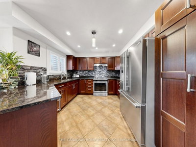19 Wigston Court • Whitby, ON photo 6