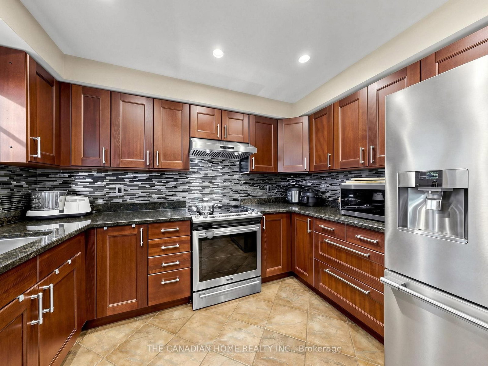 19 Wigston Court • Whitby, ON photo 8