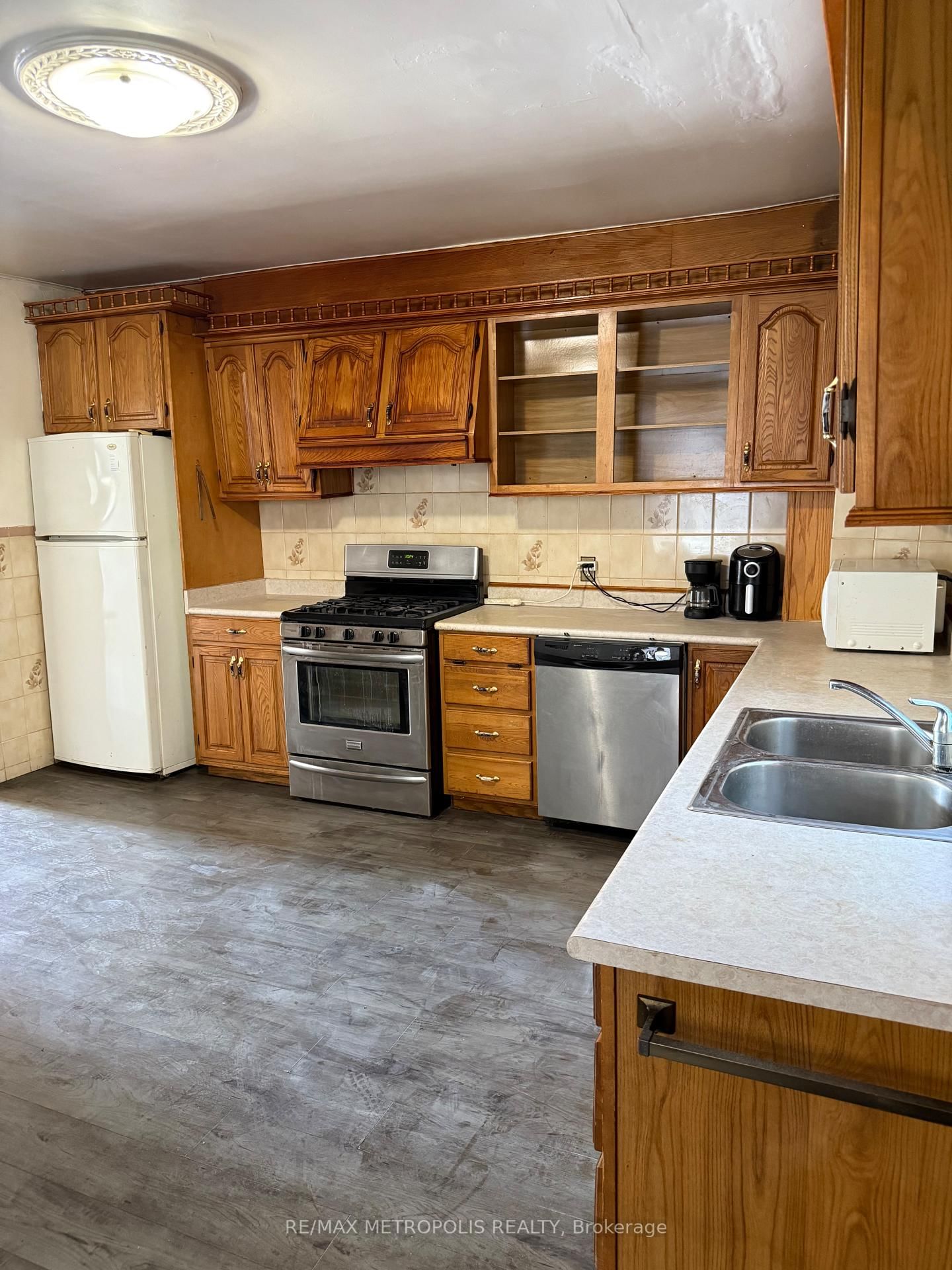 175 Celina St, Oshawa, view 17