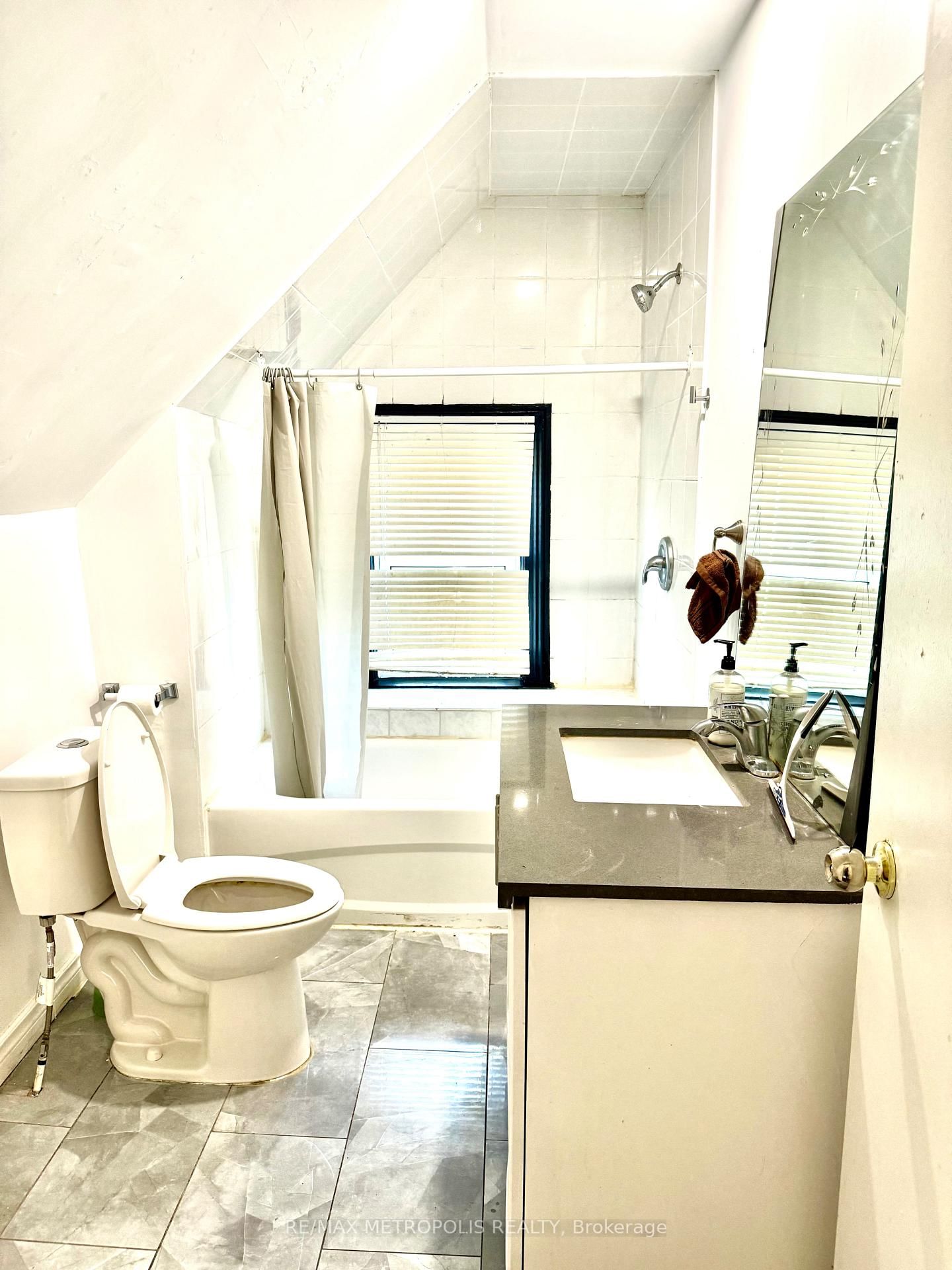 175 Celina St, Oshawa, view 29
