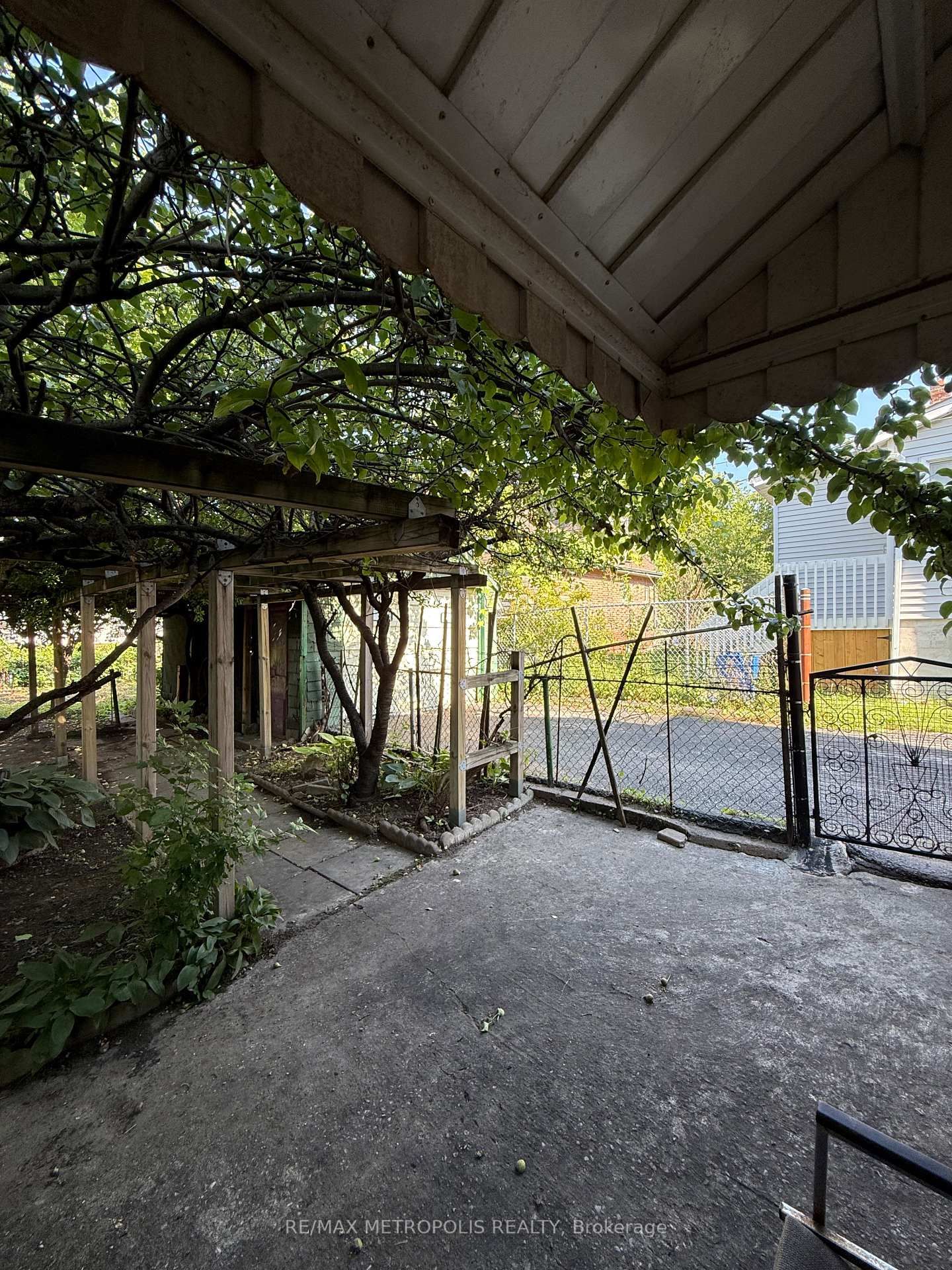 175 Celina St, Oshawa, view 40