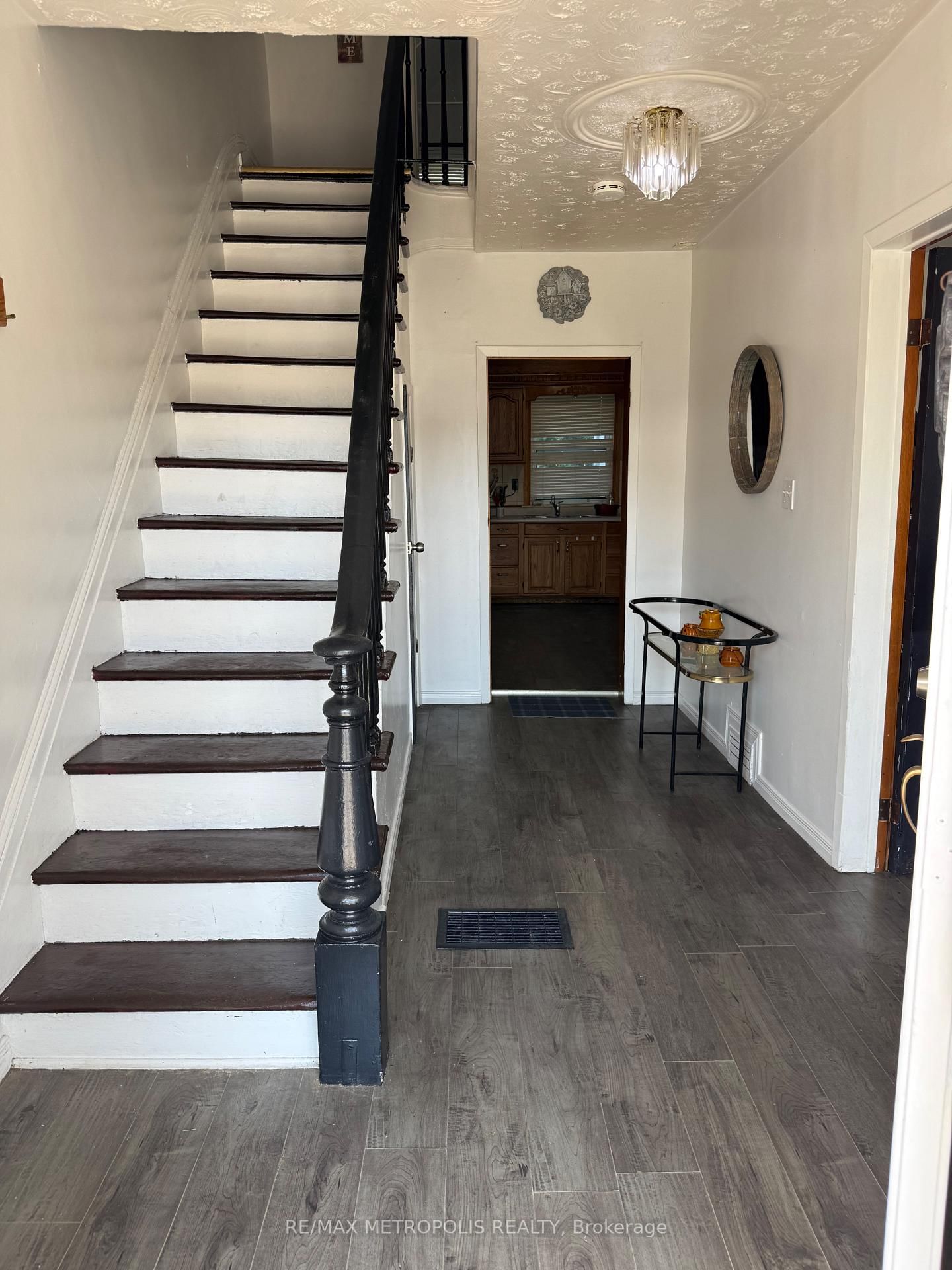 175 Celina St, Oshawa, view 6
