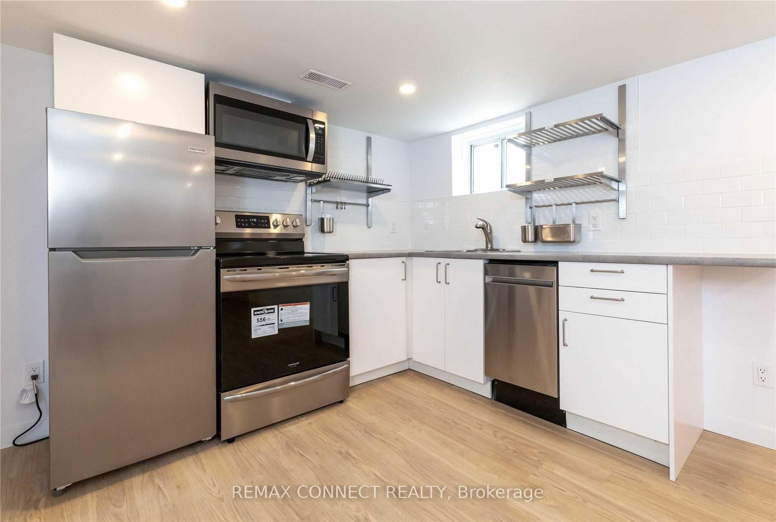 Lower - 1370 Woodbine Avenue, Toronto 2