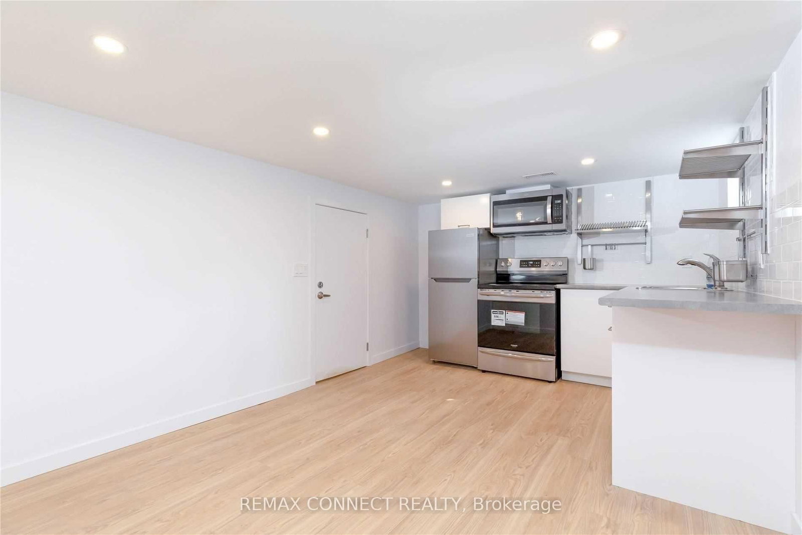 Lower - 1370 Woodbine Avenue, Toronto 5