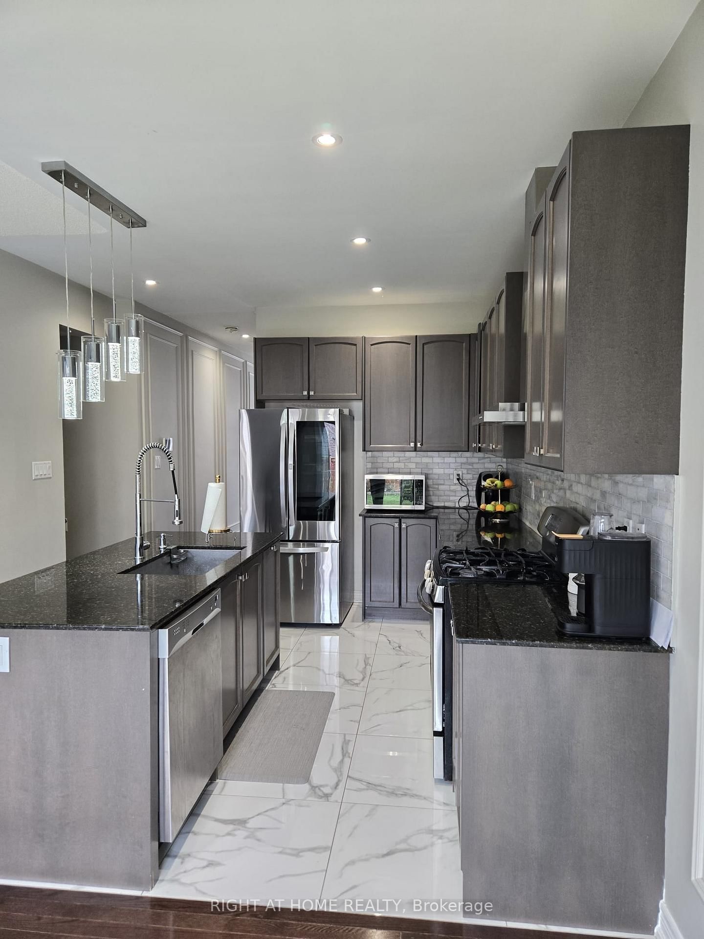 14 Ogston Crescent • Whitby, ON photo 4