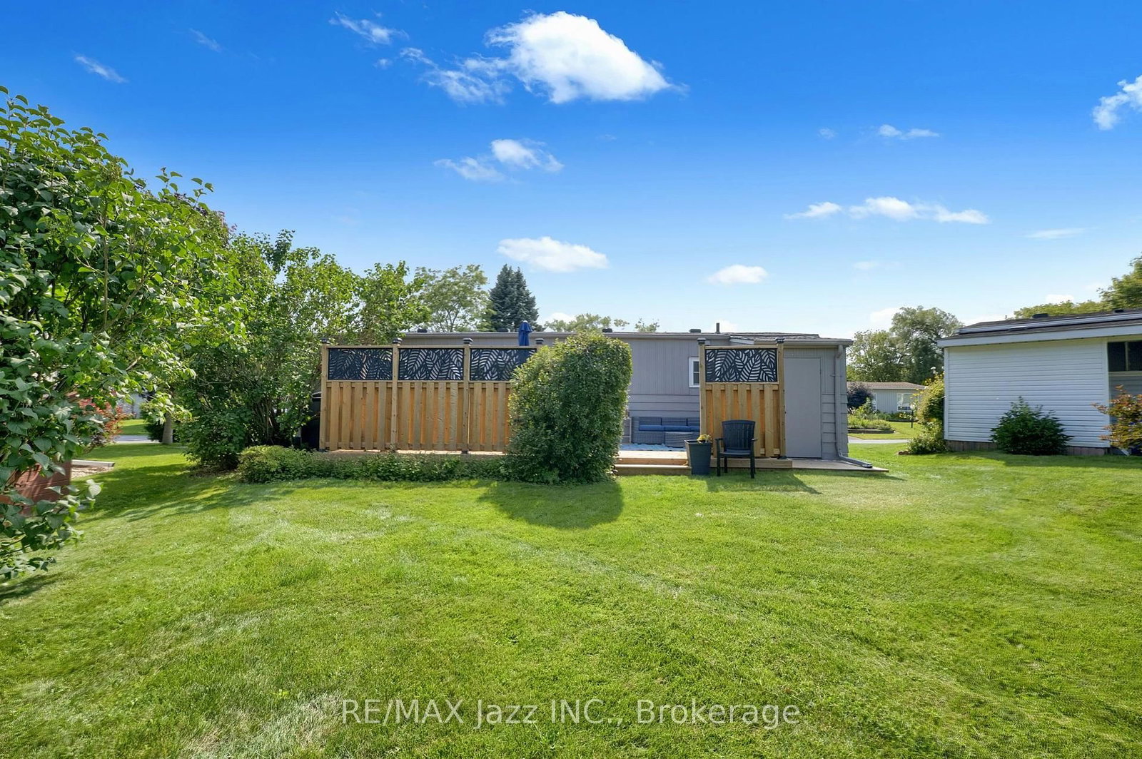 8 Wheelhouse Drive • Clarington, ON photo 2
