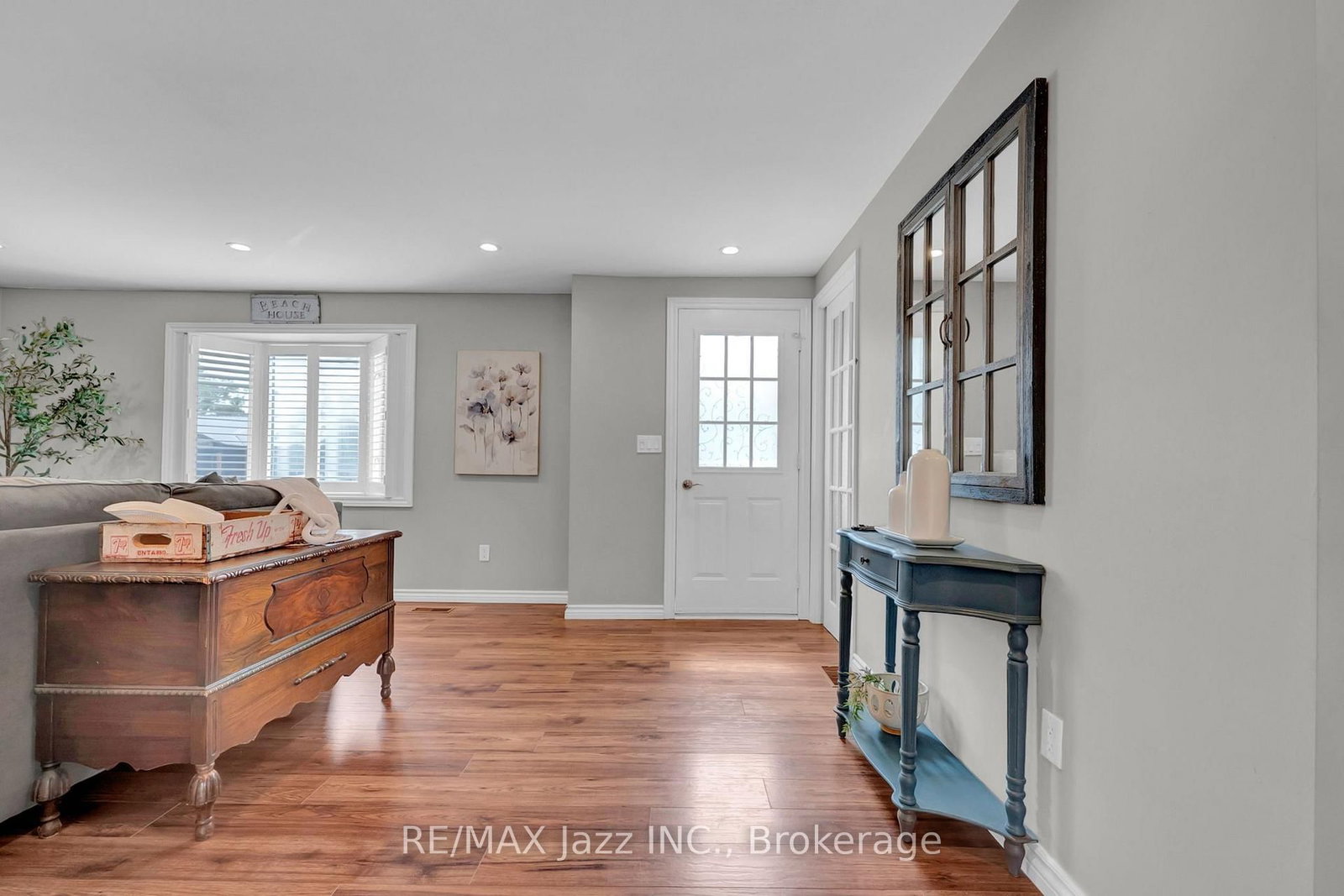 8 Wheelhouse Drive • Clarington, ON photo 4