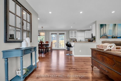 8 Wheelhouse Drive • Clarington, ON photo 5