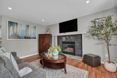 8 Wheelhouse Drive • Clarington, ON photo 7
