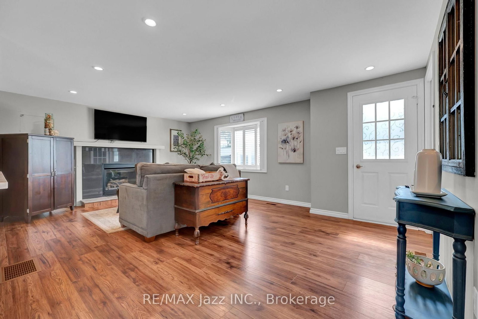 8 Wheelhouse Drive • Clarington, ON photo 8