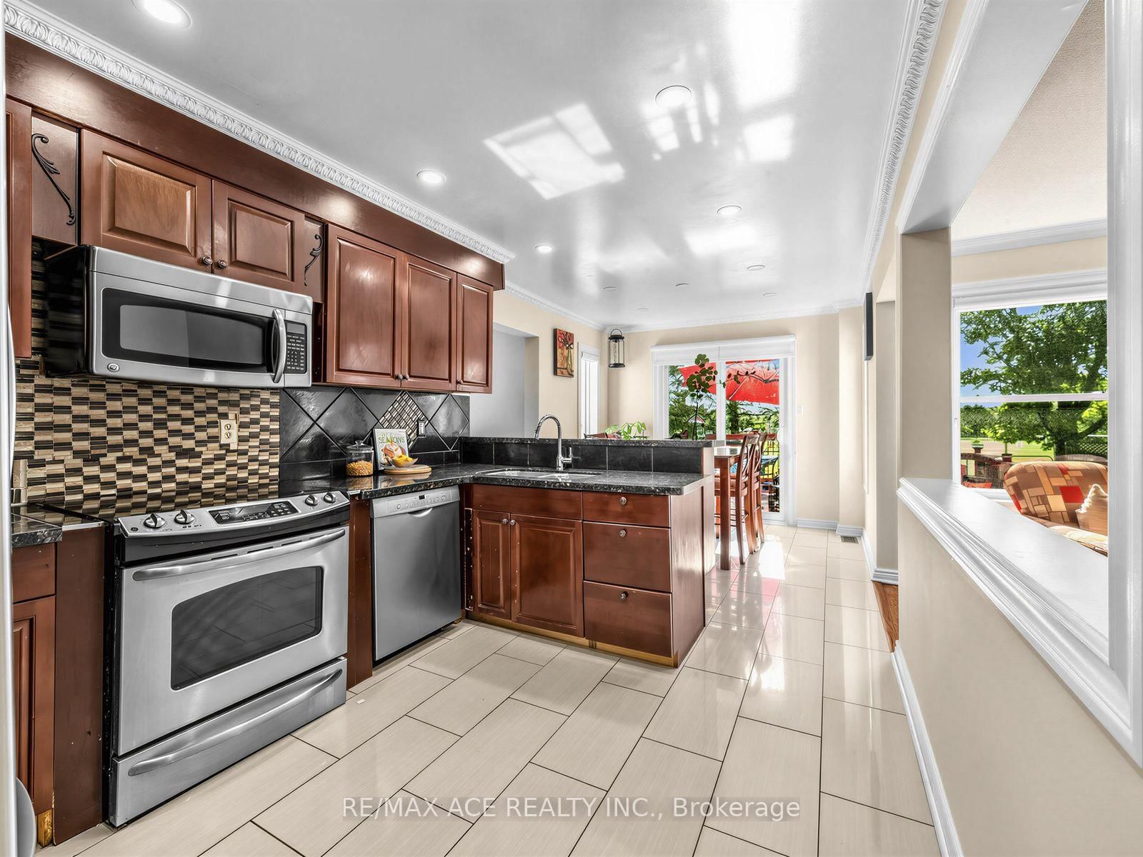 53 Howes Street • Ajax, ON photo 4