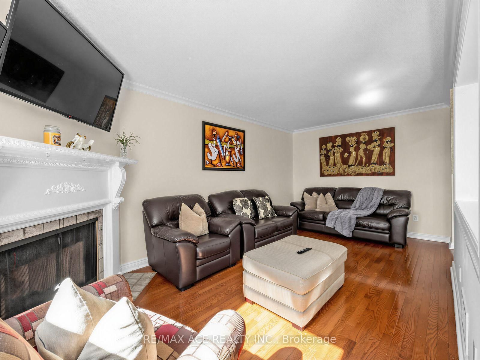 53 Howes Street • Ajax, ON photo 6