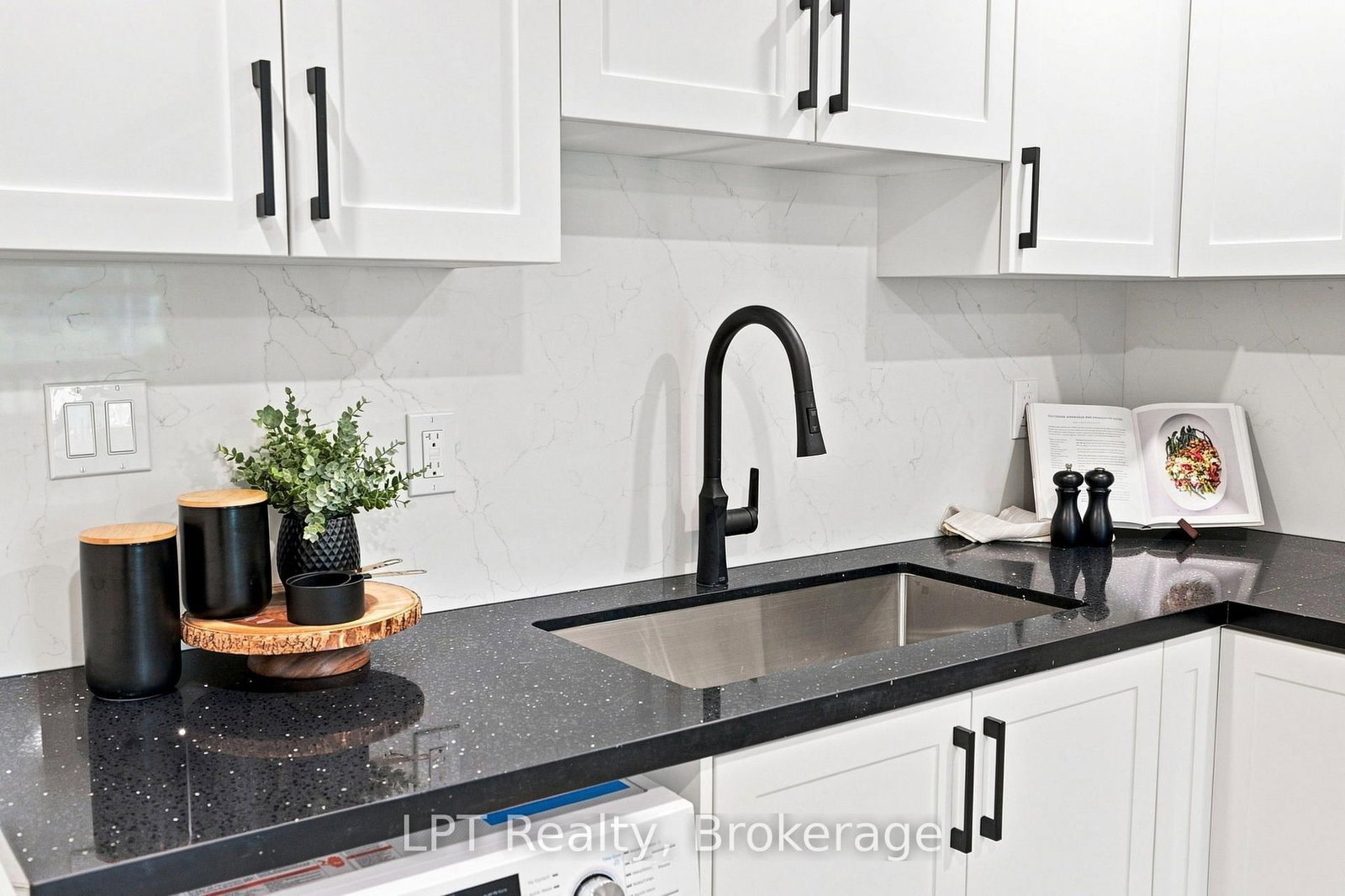 112 Olive Avenue • Oshawa, ON photo 9