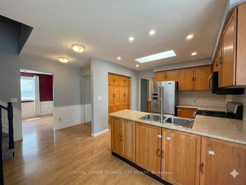 5 Pinedale Crescent