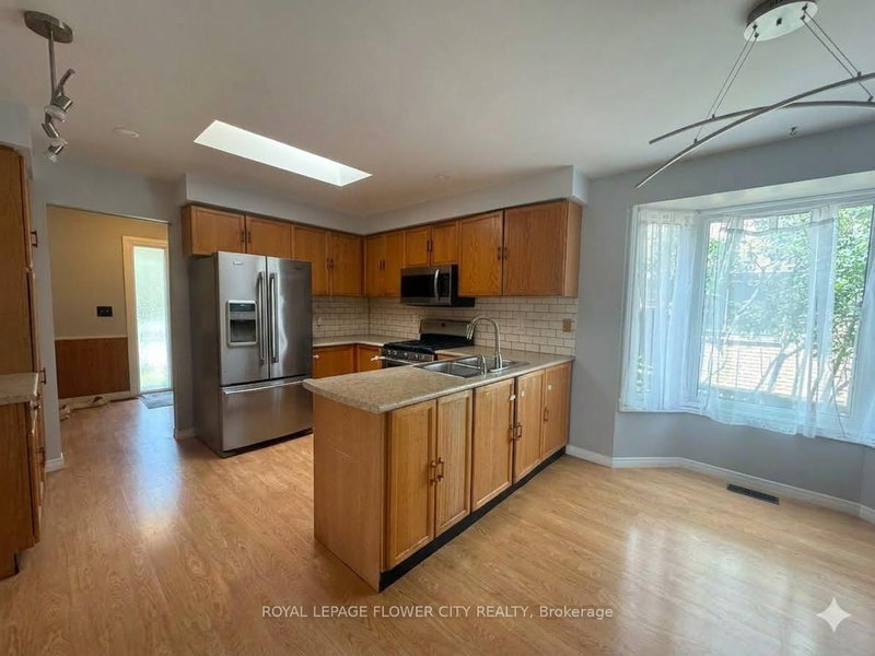 5 Pinedale Crescent