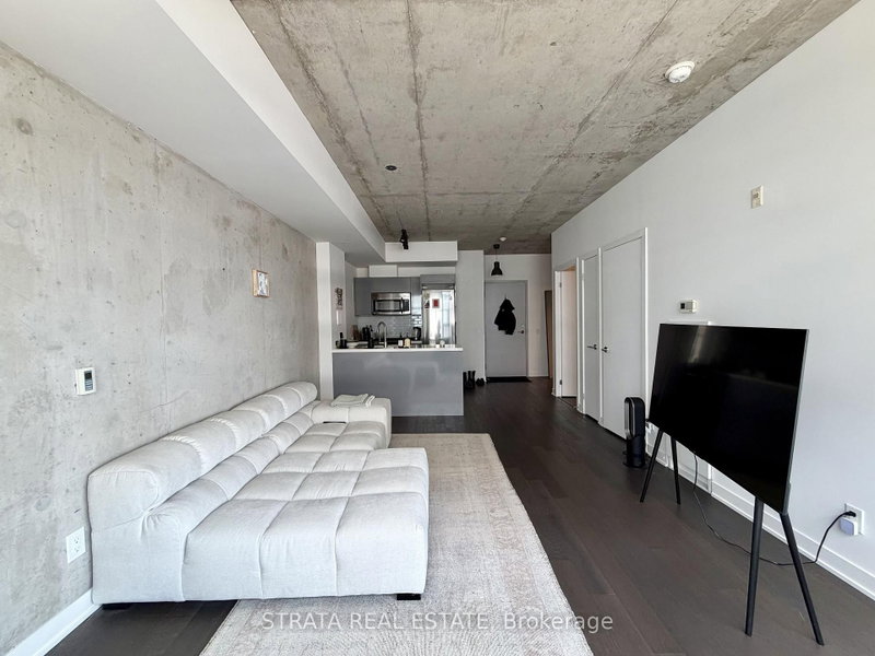 606 - 1201 Dundas Street E