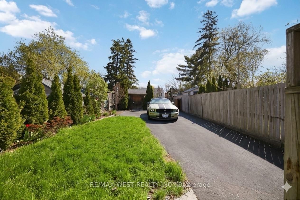 79 King Edward Avenue • Toronto, ON photo 23