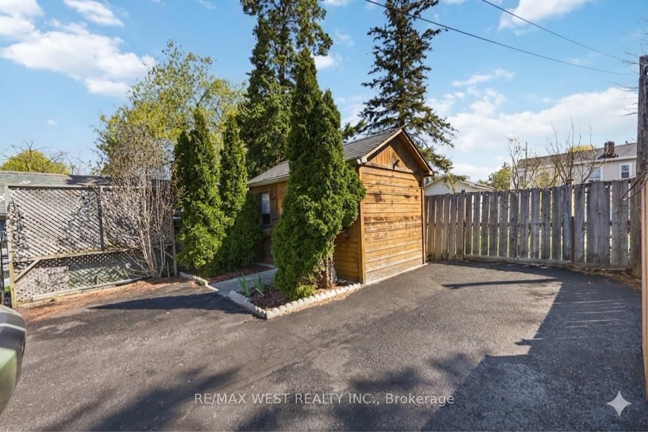 79 King Edward Avenue • Toronto, ON photo 24